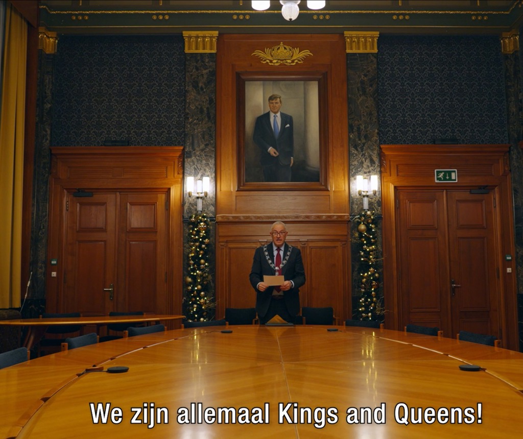 De vormgeving van de citydressing is gebaseerd op het thema van Koningsdag in Rotterdam ‘Wij zijn allemaal Kings & Queens’ 
